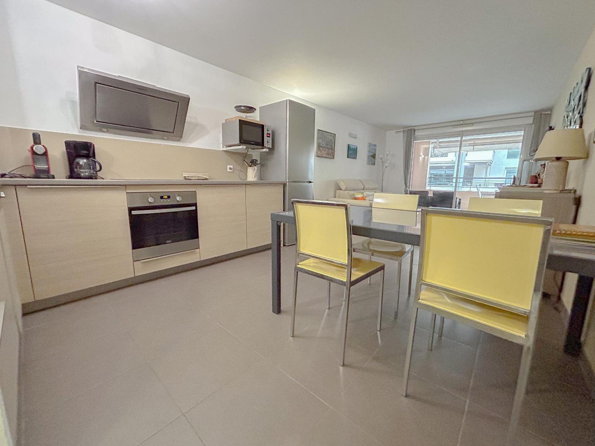 Appartement Centrale A 100 M Des Plages Rue De Provence Saint-Raphaël Eksteriør bilde